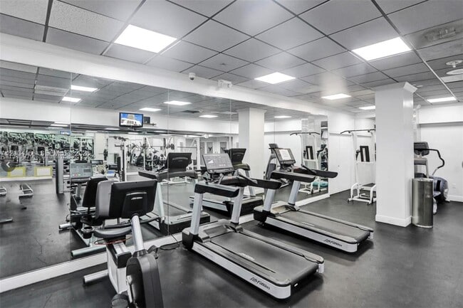 Building Photo - 555 NE 15th St