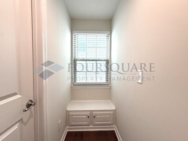 Building Photo - Beautiful 4-Bedroom Home Screened Porch & Bonus Room – Minutes from RTP, Shopping & Dining , Comm...