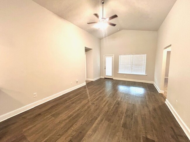 Building Photo - Beautiful 4 Bedroom 2 Bath Home! COMING SOON!