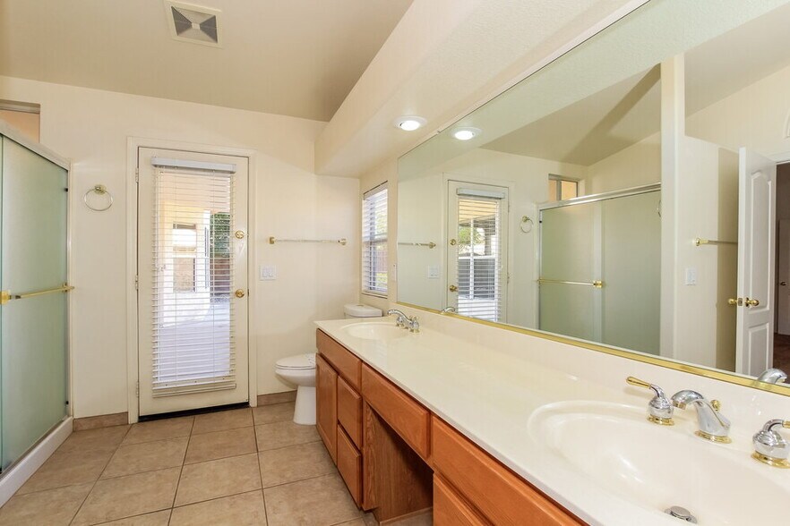 Building Photo - 9960 W Runion Dr