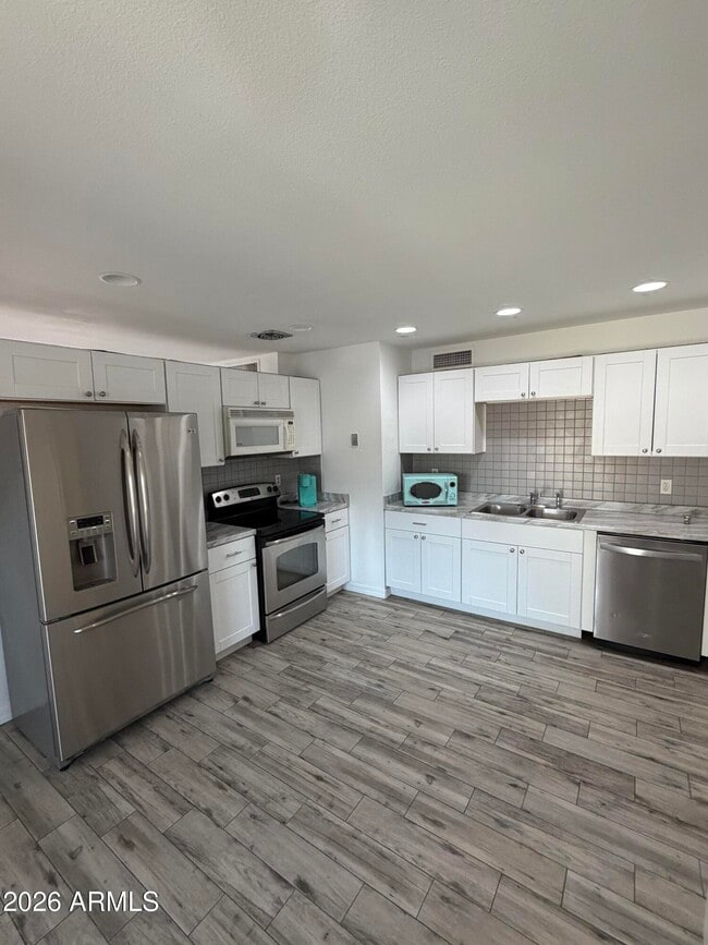 Building Photo - 5232 W Mauna Loa Ln