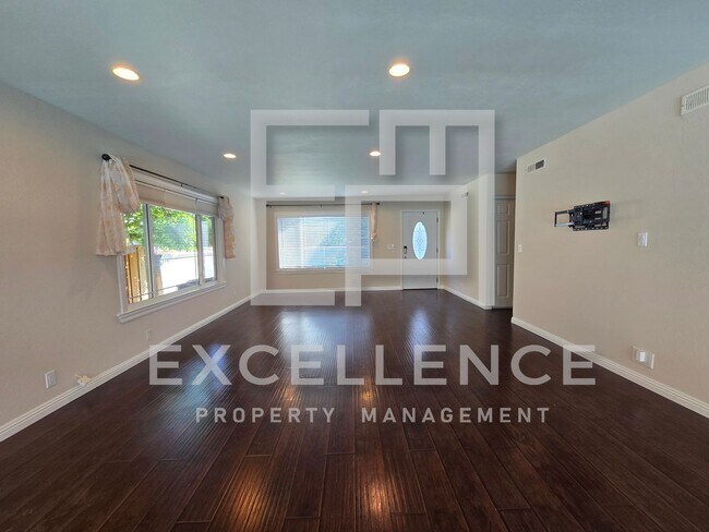 Building Photo - 4/2 House With Private Pool & Hot Tub, AC,...