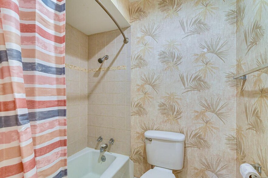 Building Photo - 18654 Martinique Dr