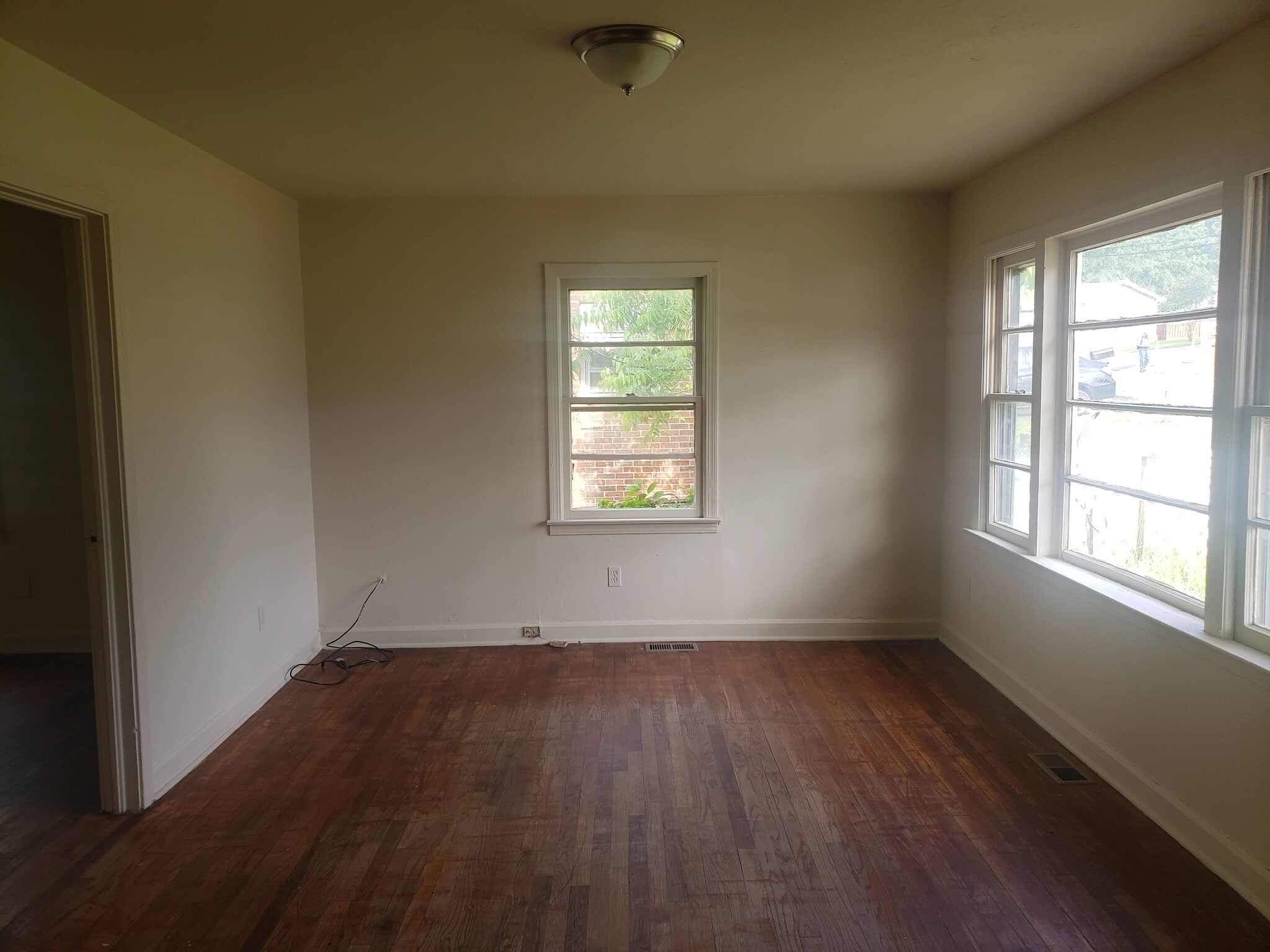 Building Photo - 405 Fleetwood Dr