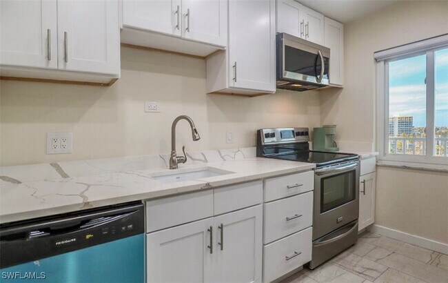 Building Photo - 7400 Estero Blvd
