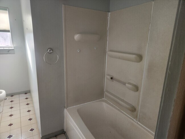 Building Photo - 137 N Elizabeth St