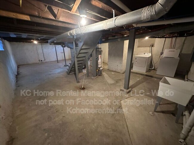 Building Photo - 2535 Charlotte St