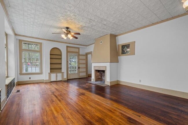 Building Photo - 113 Dell St