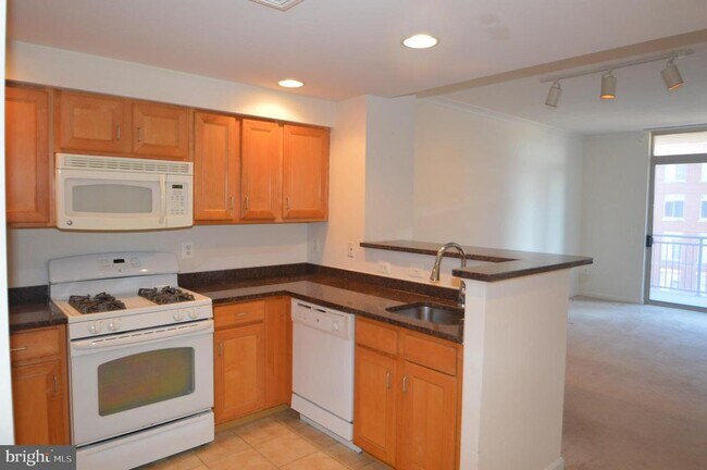 Building Photo - 4490 Market Commons Dr