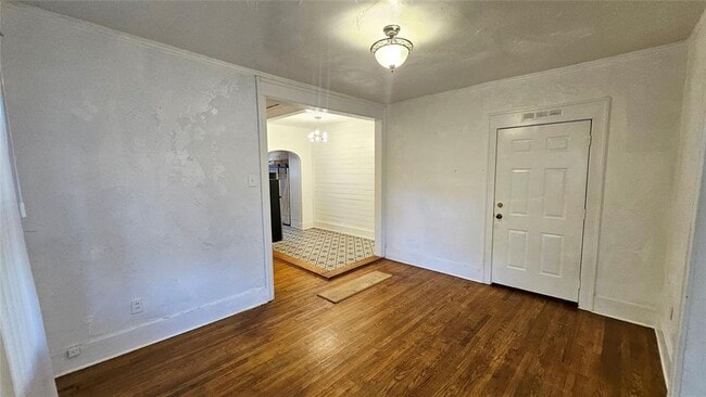 Building Photo - 2203 N Barnes Ave