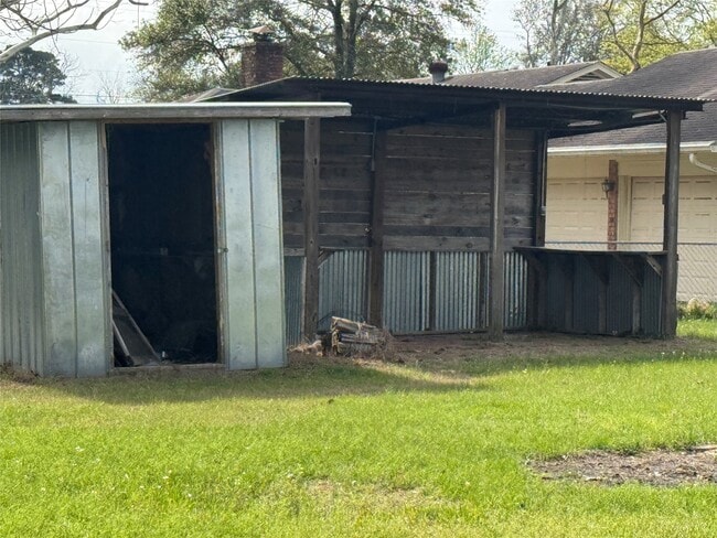 Building Photo - 141 Slade St