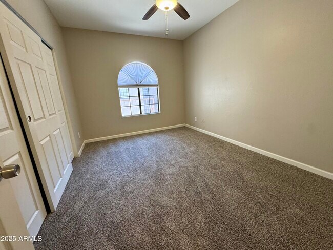 Building Photo - 930 N Mesa Dr