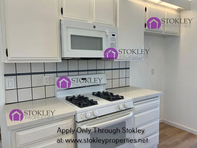 Building Photo - 523 Bustos Pl