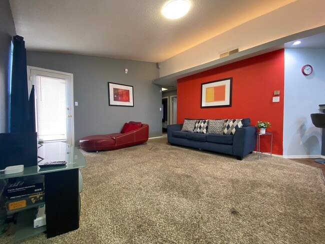 Building Photo - Eastside home for rent in The Tierras