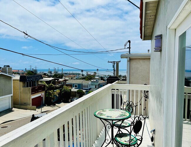 Building Photo - 1230 2nd St