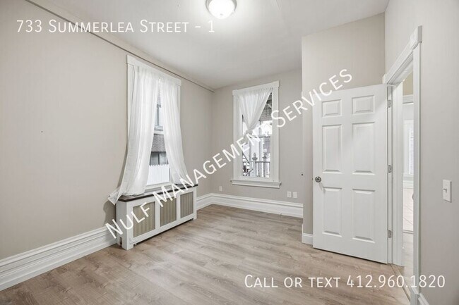Building Photo - 733 Summerlea St