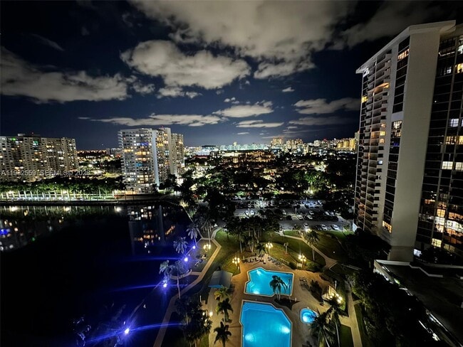 Building Photo - 18151 NE 31st Ct