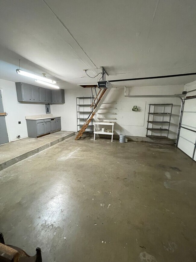 Building Photo - Charming Rental in Broken Arrow 3BD 2BA 2 Car Grg