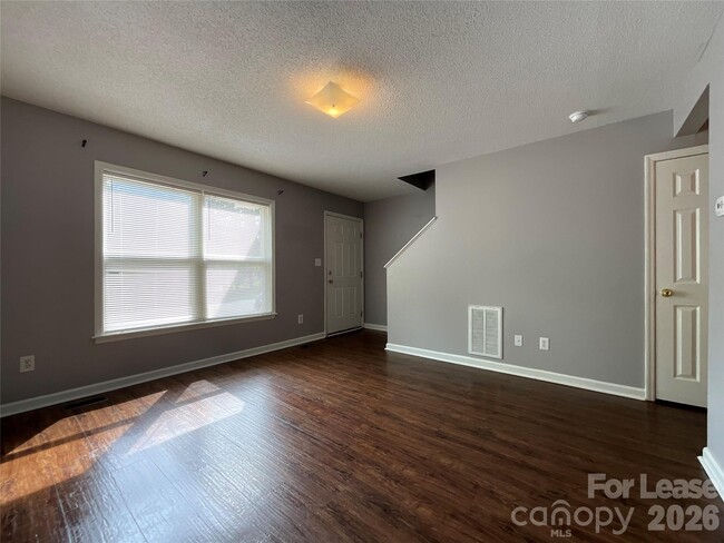 Building Photo - 206 W 15th St