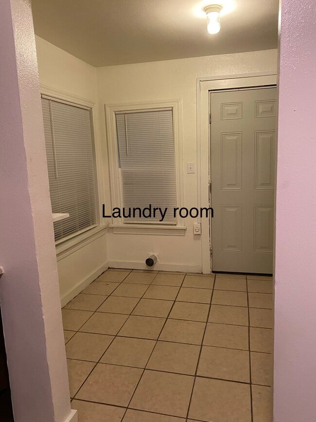 Building Photo - 1012 Boston St