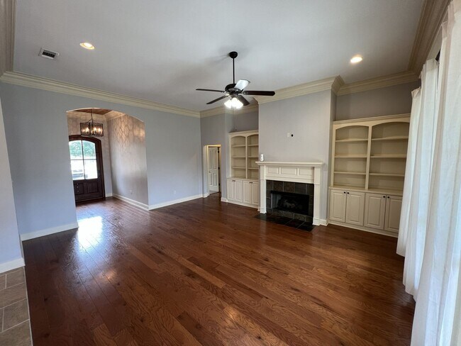 Building Photo - 7335 Oak View Dr.