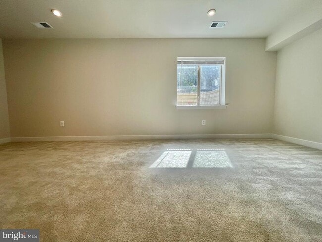 Building Photo - 9576 Fern Hollow Way