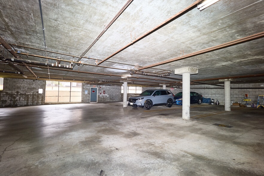 Building Photo - 14230 Victory Blvd