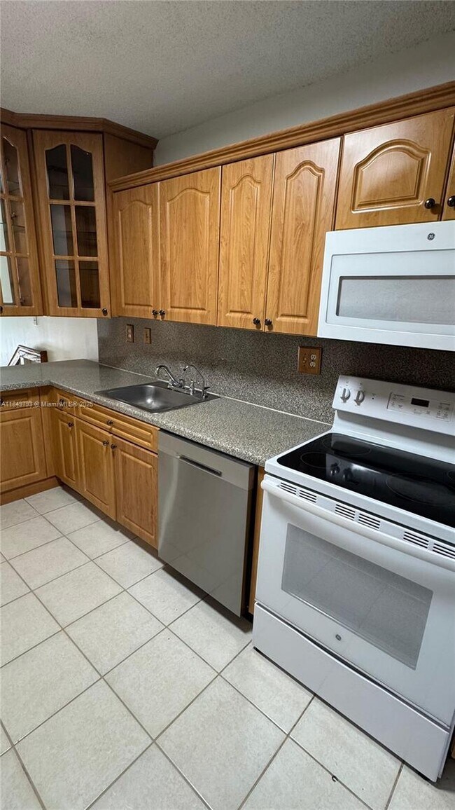 Building Photo - 1270 W 42nd St