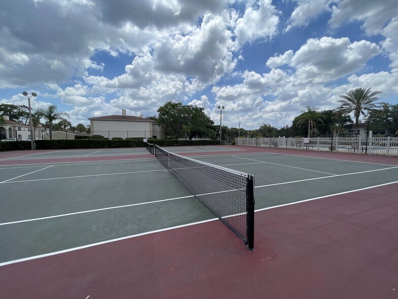 Tennis Courts - 10356 Carrollwood Ln