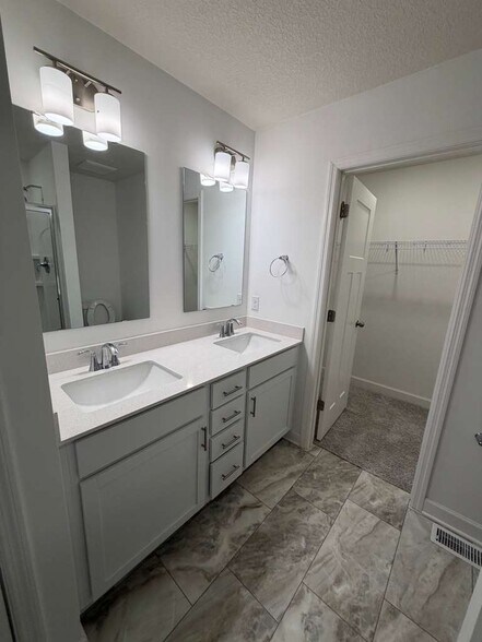 Building Photo - 10604 Heron Ave S