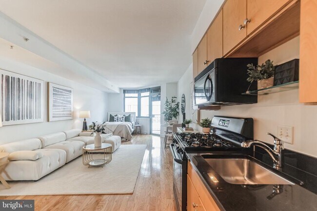 Building Photo - 1117 10th St NW