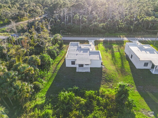 Building Photo - 622 Windermere Dr