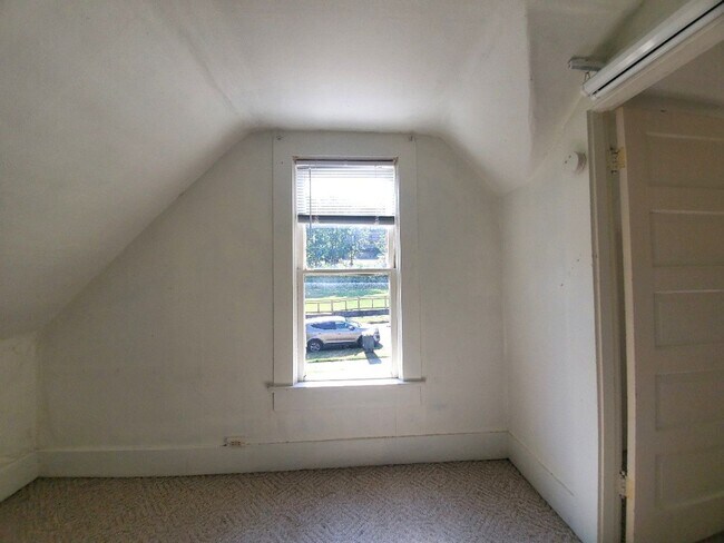 Building Photo - 509 N Forest St
