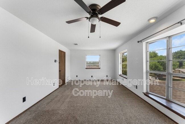 Building Photo - 3614 Versailles Dr