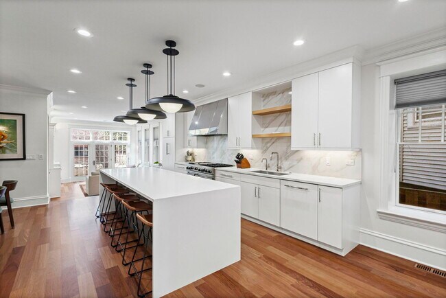 Building Photo - 4322 N Hermitage Ave