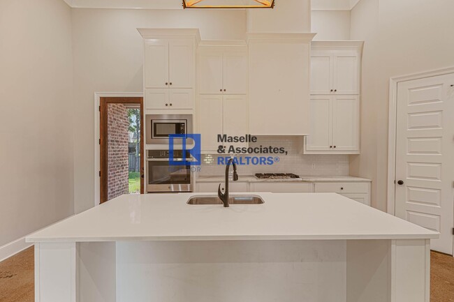 Building Photo - 4 Bed/3 Bath Home in Castlewoods