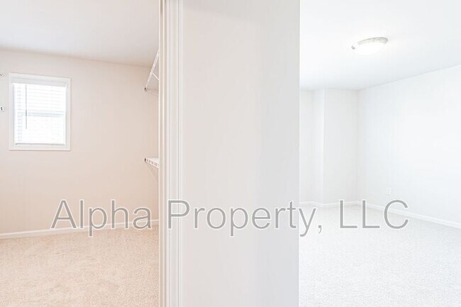 Building Photo - 147 Clingstone Trl