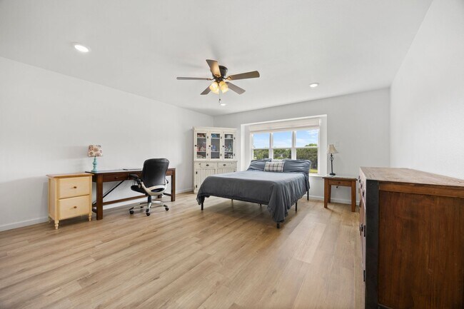 Building Photo - 921 Indian Trail Dr