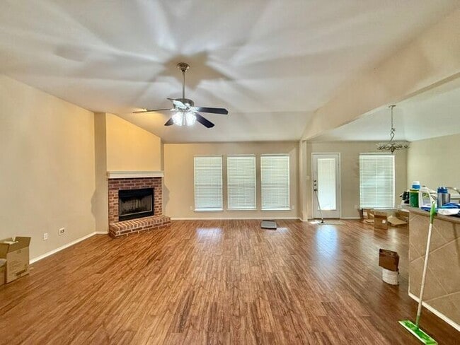 Building Photo - 3 Bedroom, 2 Bathroom Home in Lindale!