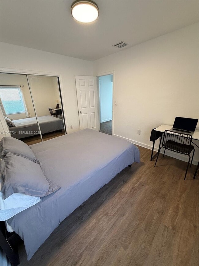 Building Photo - 1215 NE 109th St