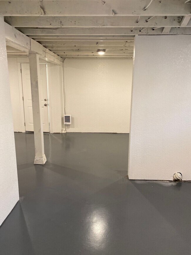 Building Photo - Modern Vintage Alberta Arts  1250sqft 1BR-...