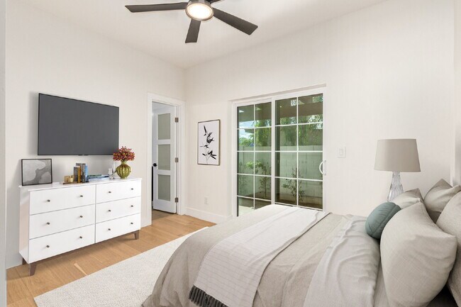 Building Photo - Gorgeous 2-Bed, 2-Bath duplex in the Garfi...