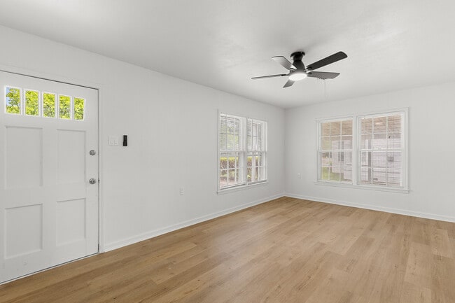 Building Photo - 3004 Reuter Ave