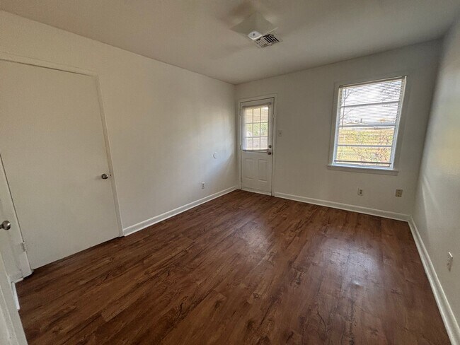 Building Photo - Shady Grove