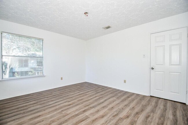 Building Photo - 12311 Grove Meadow Dr