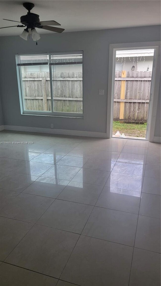 Building Photo - 730 NE 46th Ct