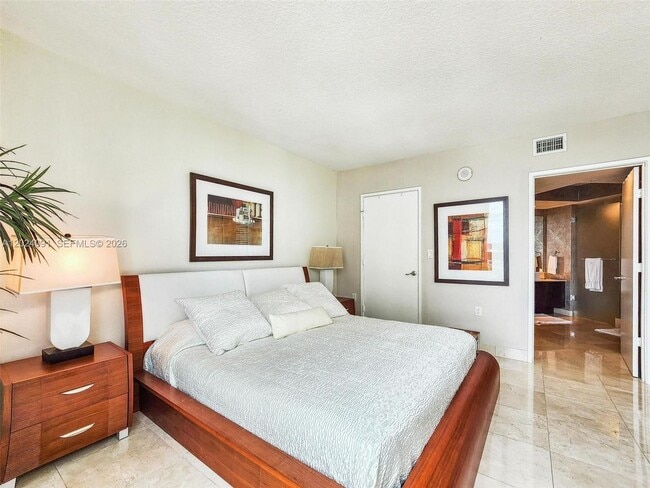 Building Photo - 150 Sunny Isles Blvd