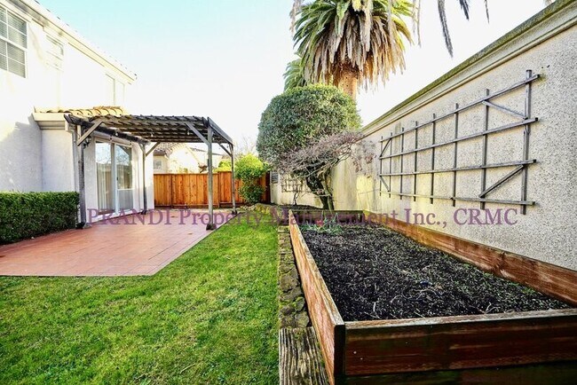 Building Photo - 14 Pizarro Ave