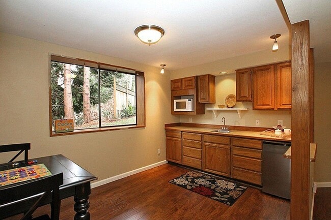 Building Photo - 4bd/2.5ba Bellevue Home