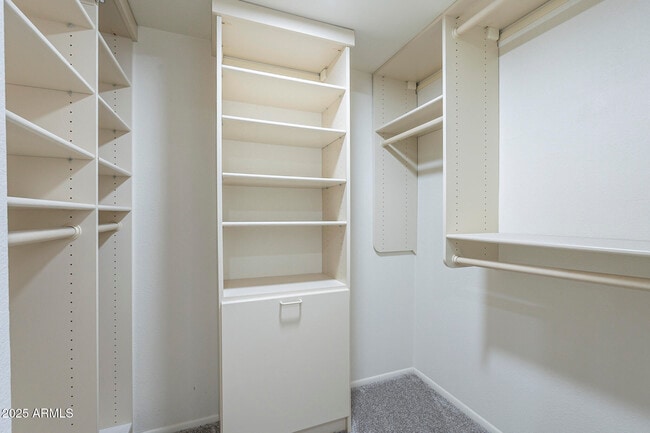 Building Photo - 12433 W Fieldstone Dr